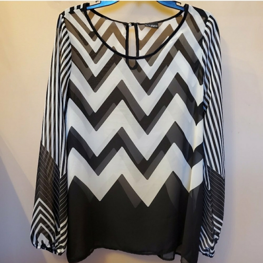 Daytrip Black White Chevron Top